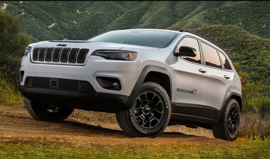 The 2022 Jeep Cherokee X off-roading