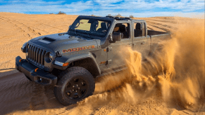 2022 Jeep Gladiator kicking up sand