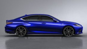 2022 Lexus ES luxury midsize sedan