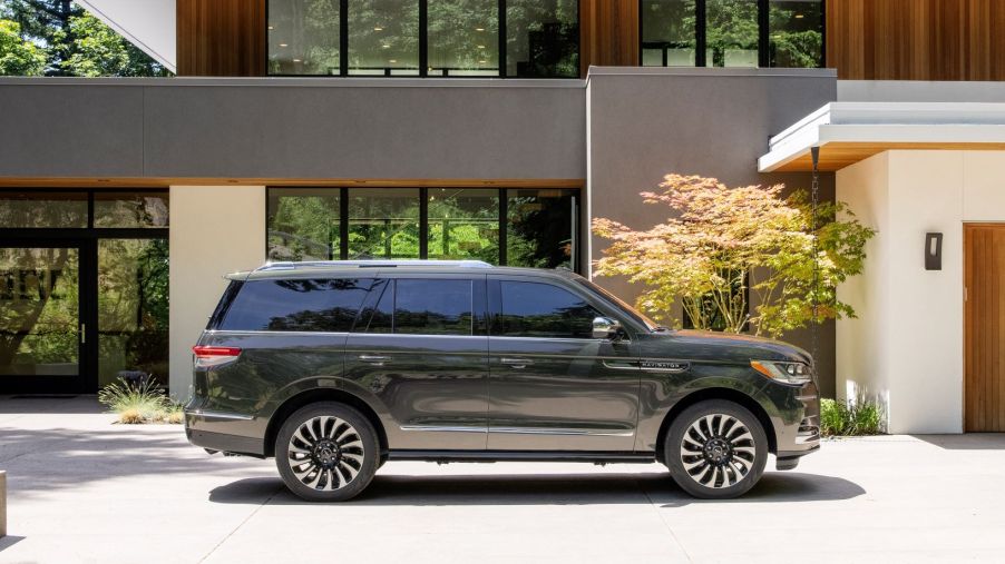 2022 Lincoln Navigator Manhattan Green Black Label parked in the plaza of a luxury forest home