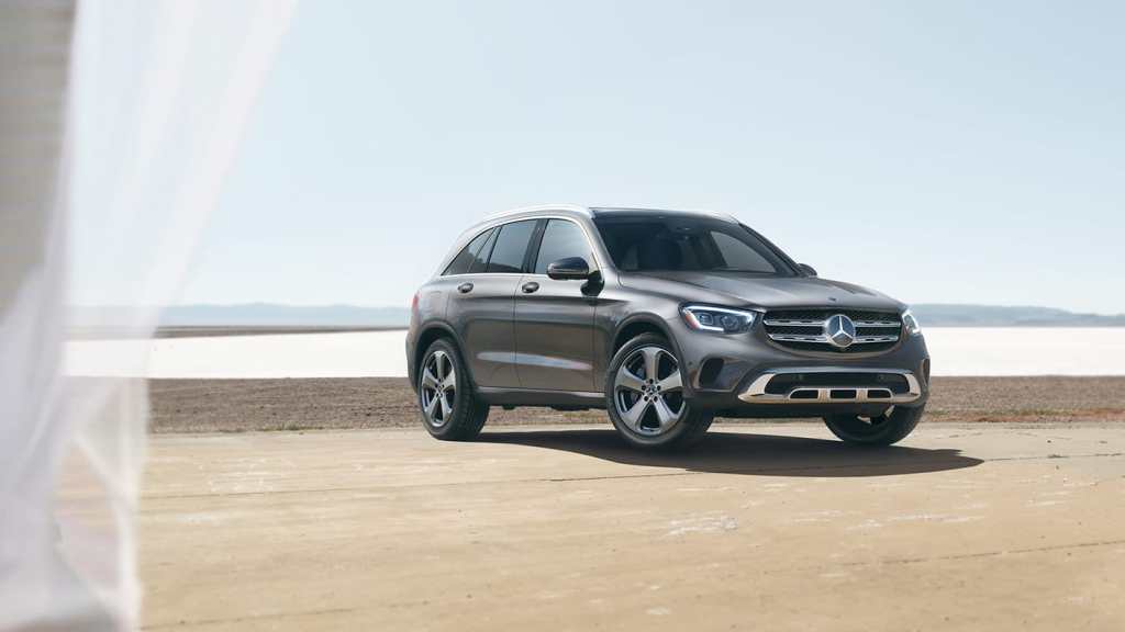 2022 Mercedes-Benz GLC compact crossover luxury model, is it better than the Acura RDX?