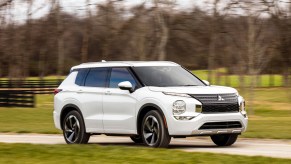 2022 Mitsubishi Outlander crossover SUV