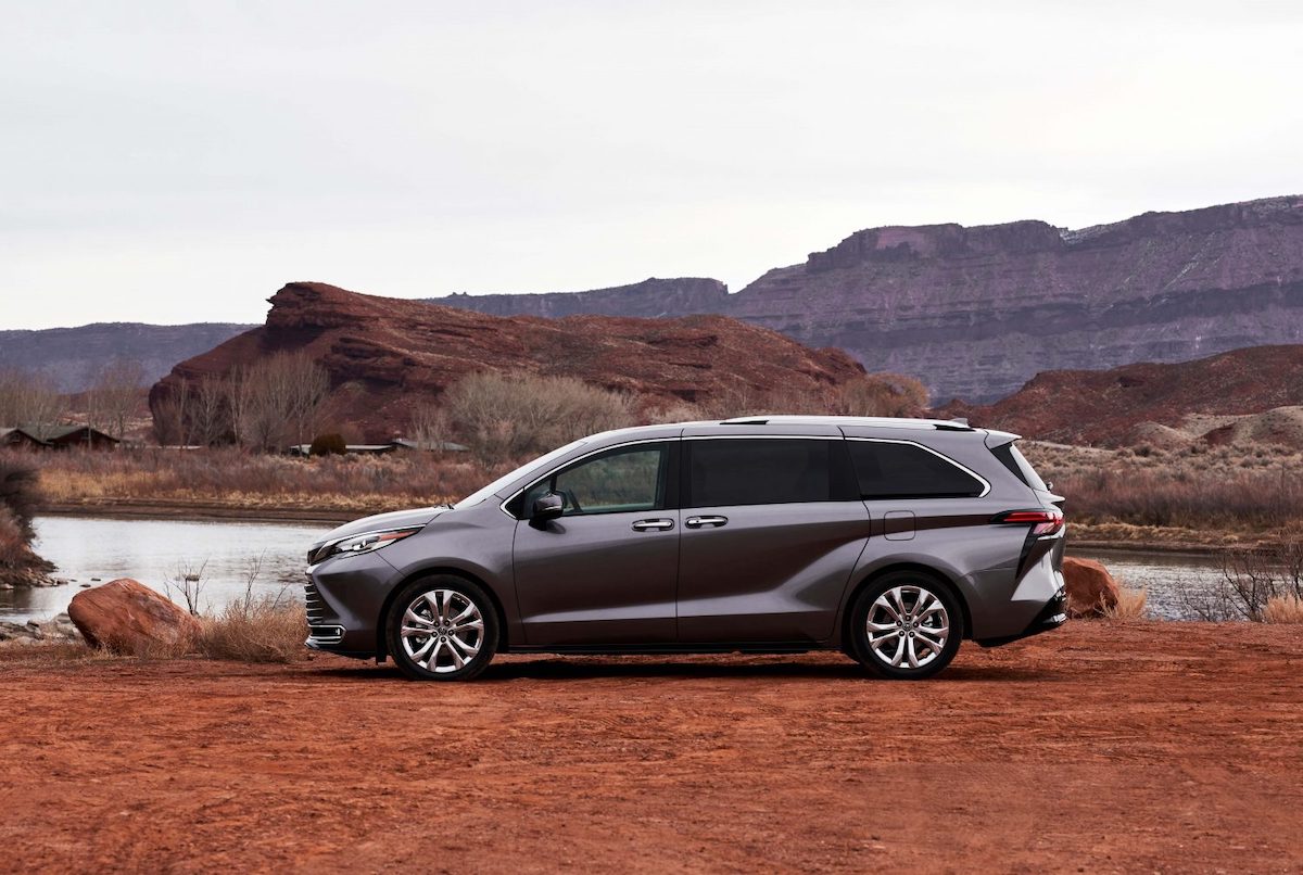 2022 Toyota Sienna minivan: IIHS Top Safety Pick+