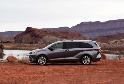 3 Minivans Won IIHS’ Top Safety Award for 2022, but Only 1 Aced Every Test