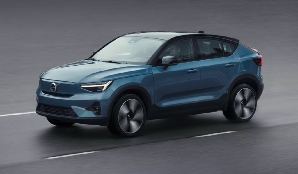 The 2022 Volvo C40 Recharge on the road 