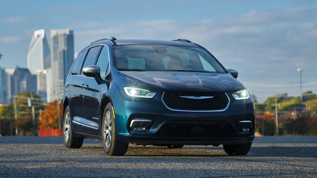 The 2022 Chrysler Pacifica on the road 