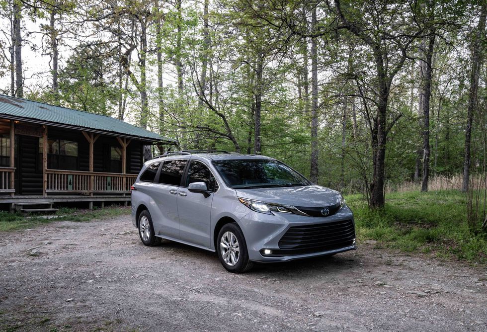 2022 Toyota Sienna Woodland is the first off-road minivan, the Land Cruiser of minivans.