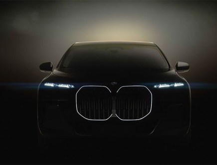 BMW i7 Has a Movie Theatre Screen in the Back Seat and Massive Grilles