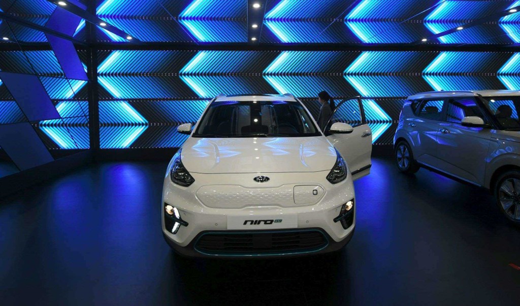 Front view of white 2019 Kia Niro EV, the KBB second-best used EV to buy for under $30,000
