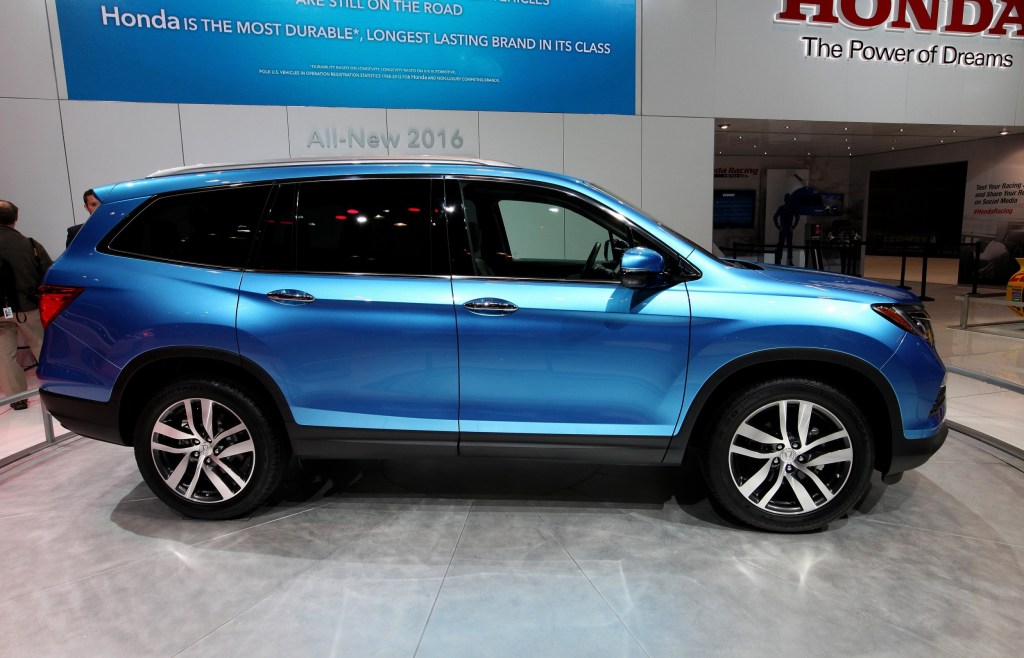 A blue 2016 Honda Pilot SUV, one of the model years to avoid buying.
