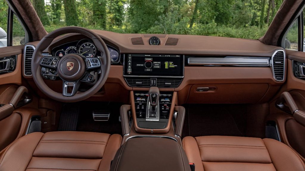 Interior Dashboard 2022 Porsche Cayenne luxury SUV