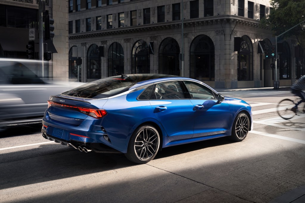 Rear angle view of Sapphire Blue 2022 Kia K5