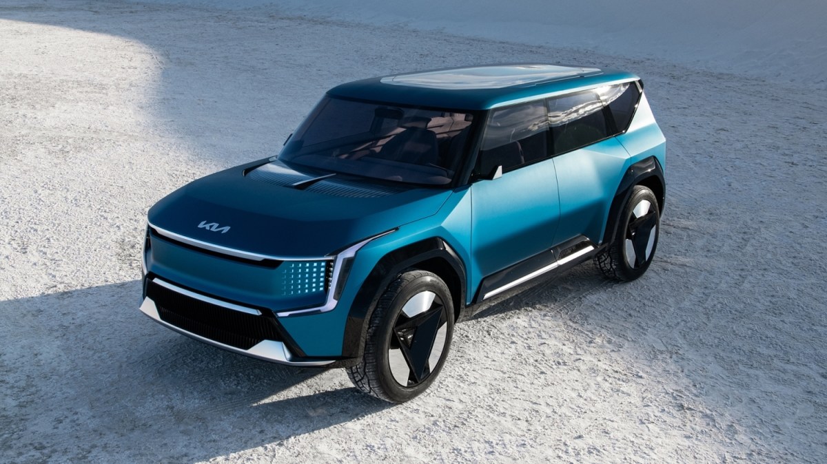 The new Kia EV9 will go into production and head to Europe as a 2024 model. 