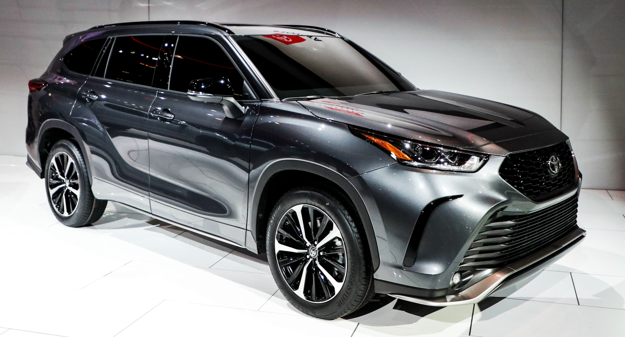 A gray 2022 Toyota Highlander midsize SUV is on display.