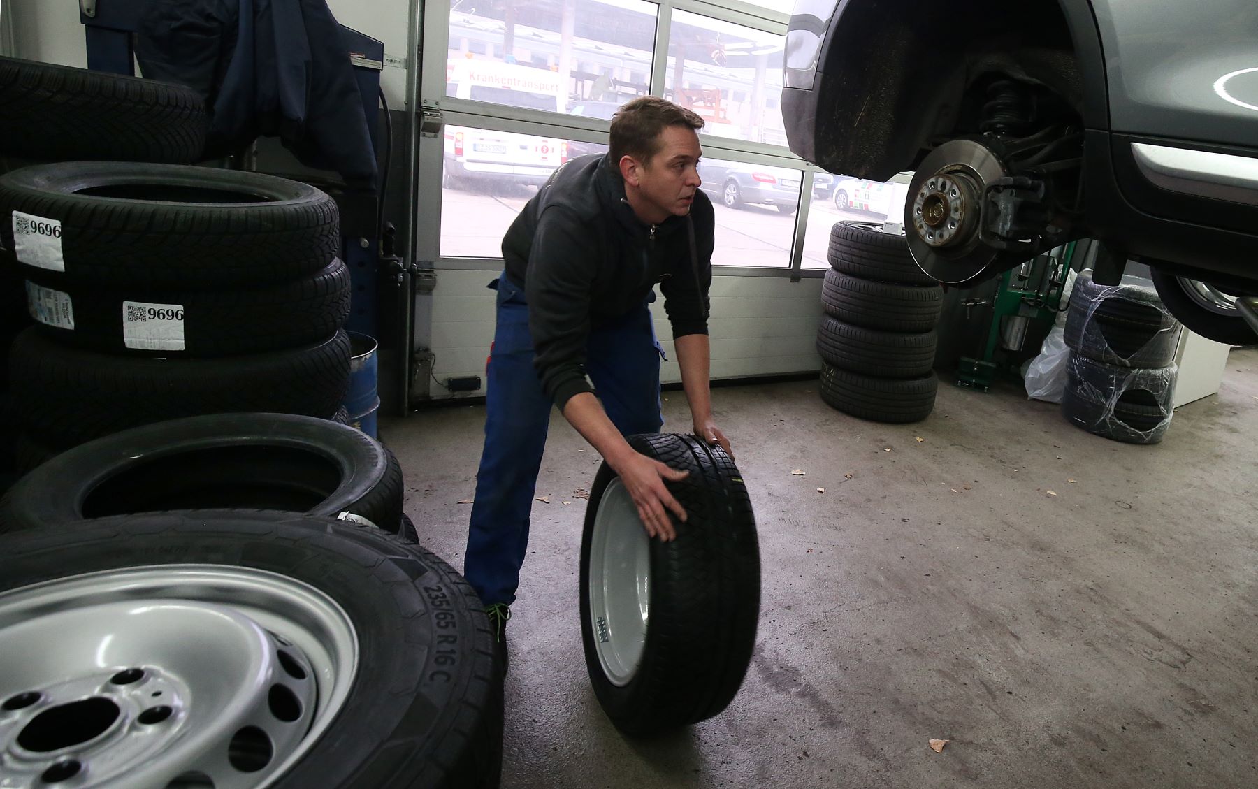 Replacing a tire in a car repair shop in Lichtenberg, Berlin, Germany