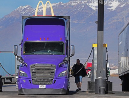 Long-Haul Truck Drivers Cook Burgers on Engines and Air Fry Lobster Tails