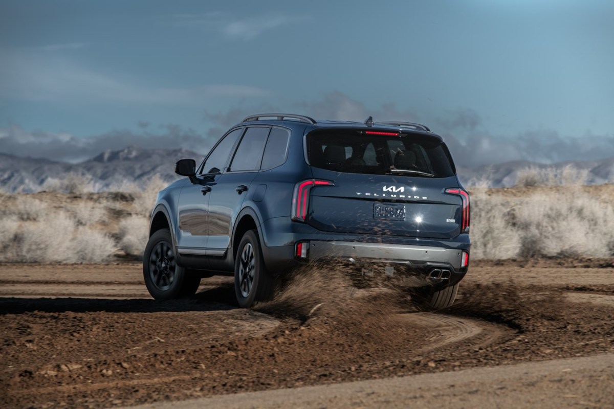 The bumpers, wheels, roof racks and door handles are all different on the X-Line and X-Pro packages on the new 2023 Kia Telluride. 