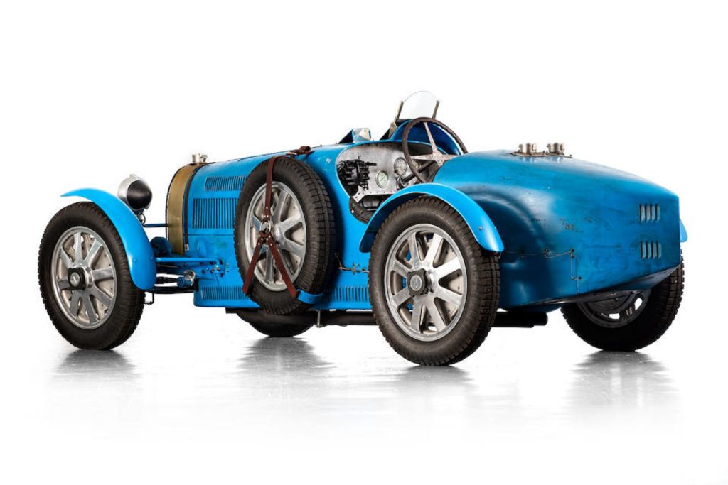 The rear 3/4 view of a blue 1931 Bugatti Type 51 Pur Sang replica