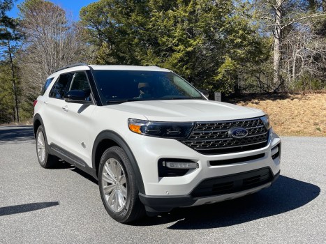 3 Reasons to Buy the Ford Explorer Instead of the Toyota Highlander