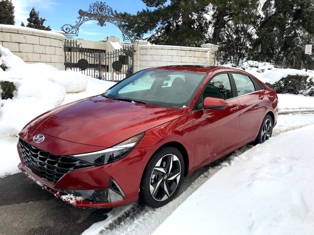 2022 Hyundai Elantra front