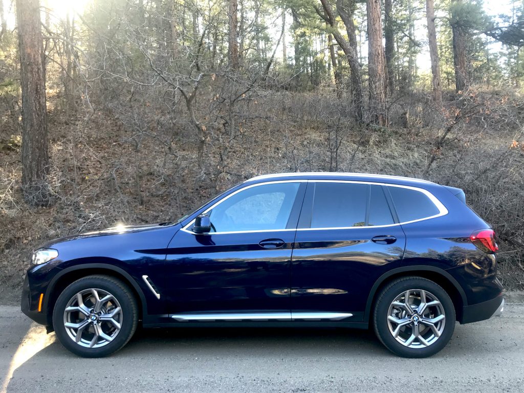 2022 BMW X3 side view