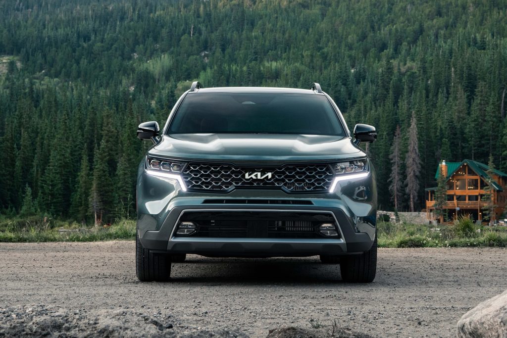 Experts say everyone is buying the wrong 2022 Kia Sorento trim. Is that true? you can't go wrong with a three-row hybrid SUV. 