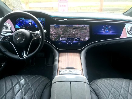 Is the Hyperscreen in the 2022 Mercedes-Benz EQS 450+ a Pain to Use?