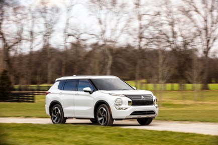 The 2022 Toyota Highlander vs the 2022 Mitsubishi Outlander Isn’t Really a Contest