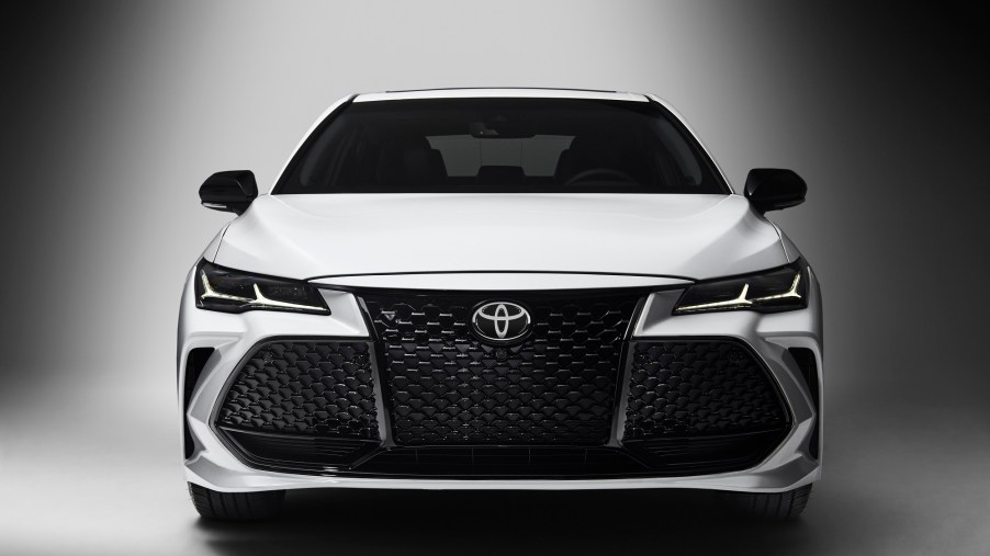 2022-Toyota-Avalon-trim-levels,-luxury-features,-specs,-and-pricing