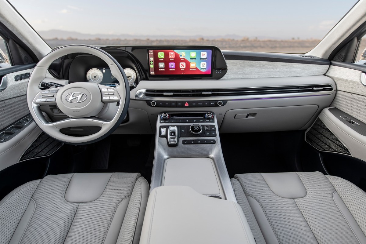 All Palisades now come with a 12.3-inch navigation screen standard. 