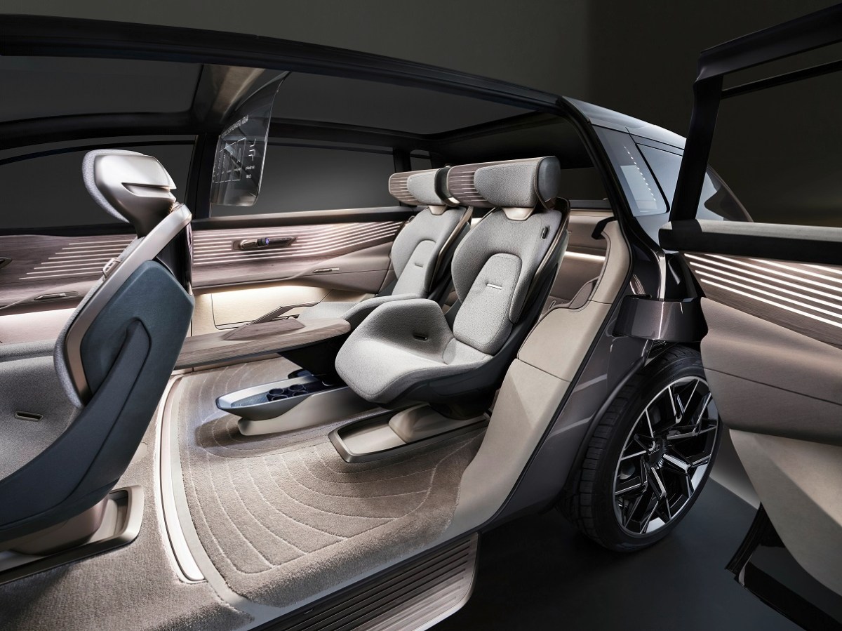 Audi urbansphere minivan concept inside