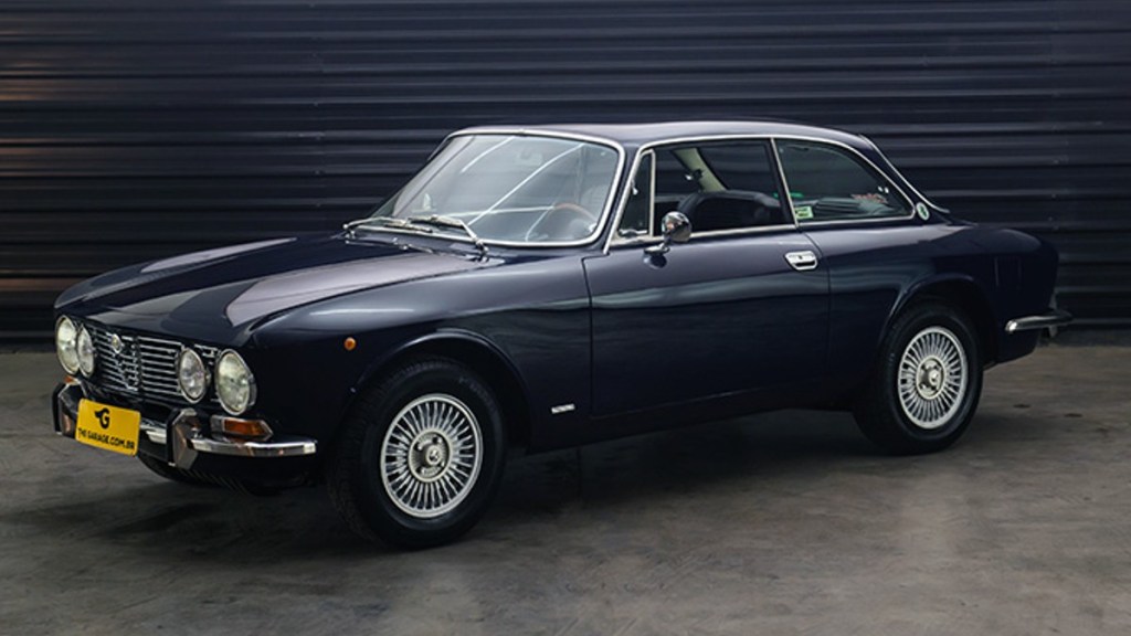 Alfa Romeo 2000 GT Veloce one of the best classic cars of the 1970s.
