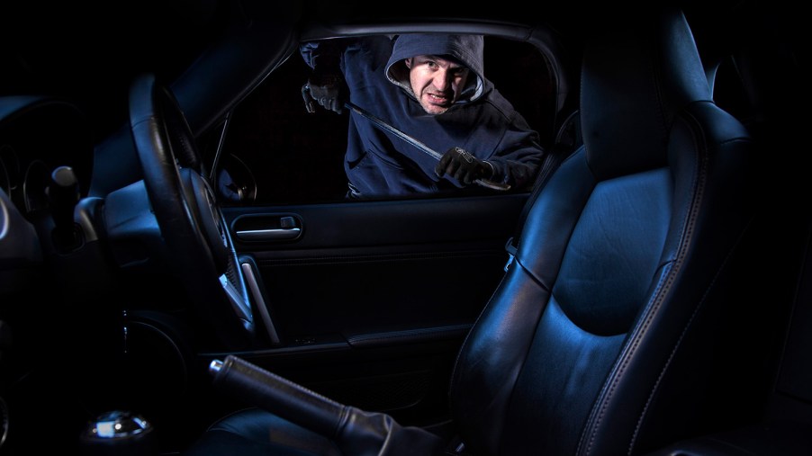 Carjacking thief breaks into car late at night with a crowbar
