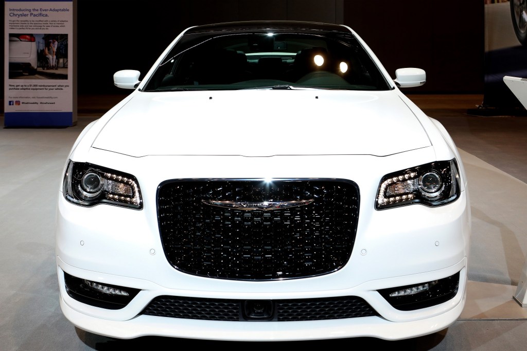2022-Chrysler-300-trim-levels,-features,-specs,-and-pricing-for-the-sedan