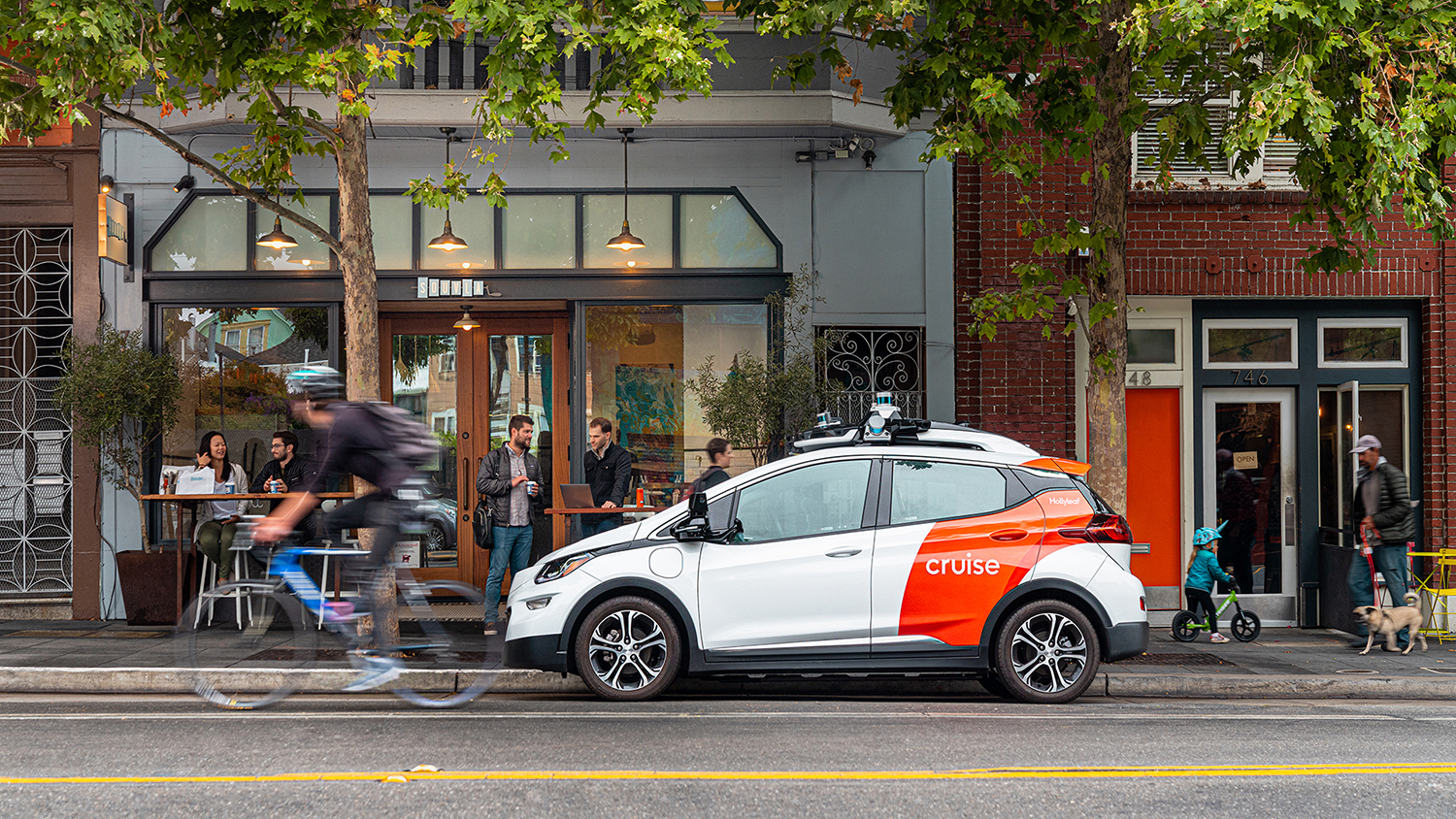 Cruise self-driving car in Hayes Valley, San Francisco pulled over
