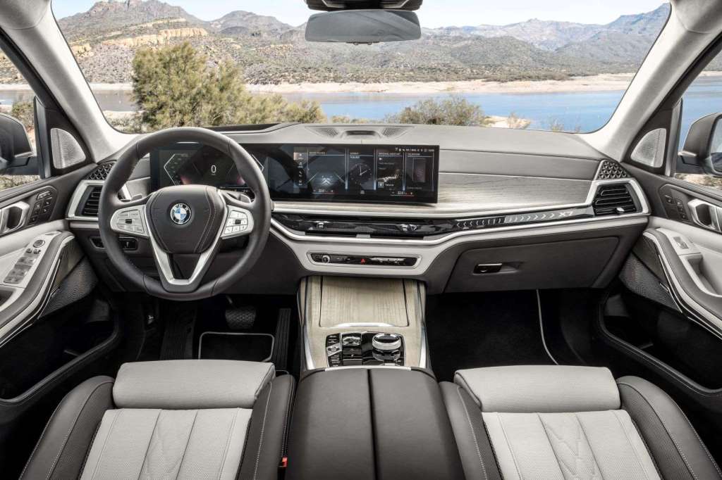 Dashboard and front seats in 2023 BMW X7, highlighting its release date and price