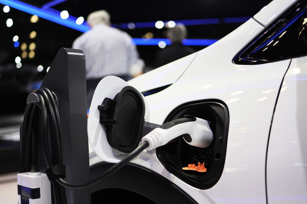 Electric-Vehicles:-Are-EVs-Really-Environmentally-Friendly? What are the pros and cons of owning an electric vehicle?