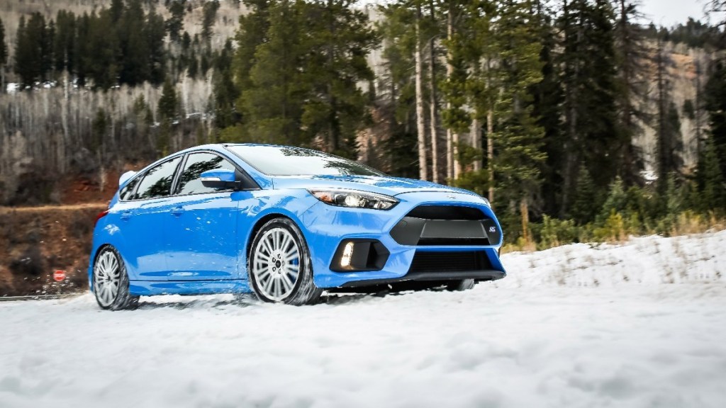 A 2016 Ford Focus RS parked in the snow in its exclusive Nitrous Blue color