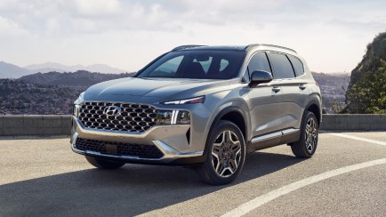 These Are the Safest and Cheapest 2022 Midsize SUVs, According to the IIHS
