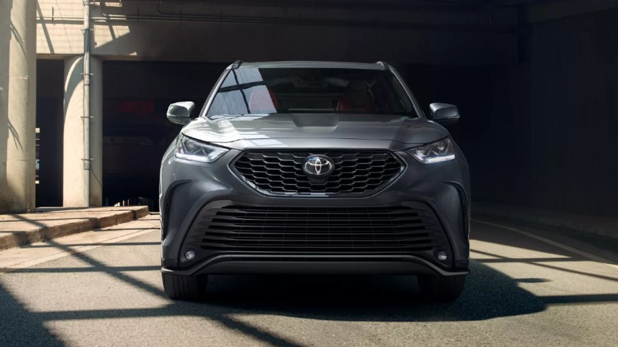 Front view of Magnetic Gray Metallic 2022 Toyota Highlander