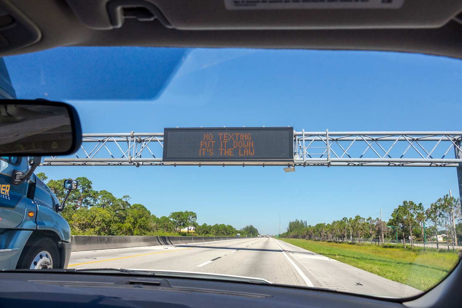 Ft Lauderdale Highway Sign Displaying Anti Texting Message which may be more effective than displaying fatalities
