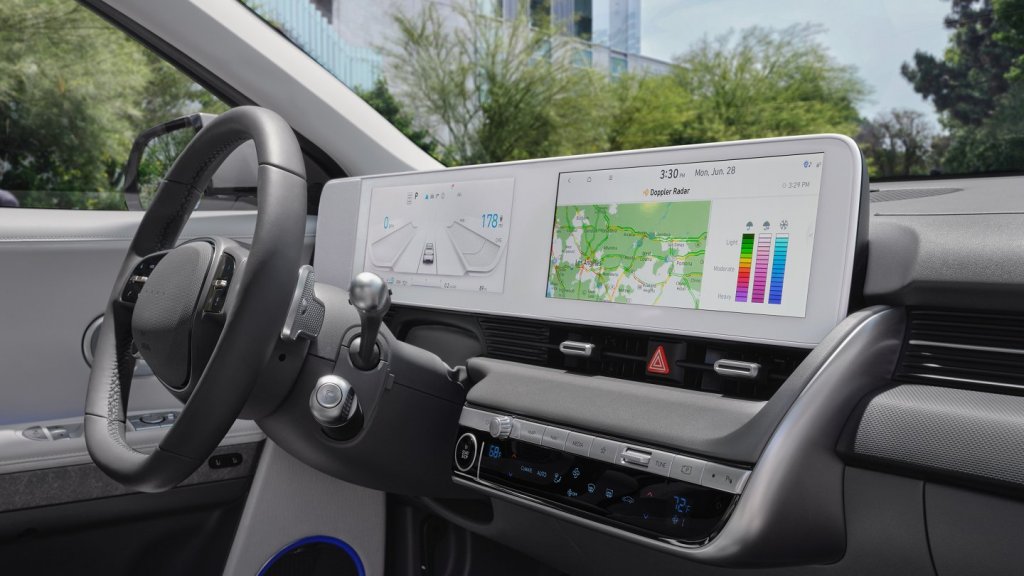 The interior of the 2022 Hyundai Inoqic 5 EV crossover data and infotainment.