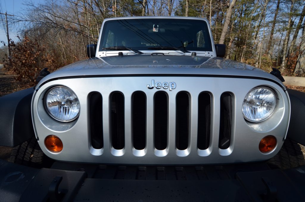 Front View of Jeep Wrangler - what happens when you scan a jeep grille with your phone? the new snapchat lens jeep code provides information.