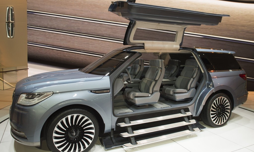 This Lincoln Navigator Concept shows the creativity of Lincoln and what this brand could deliver to consumers.