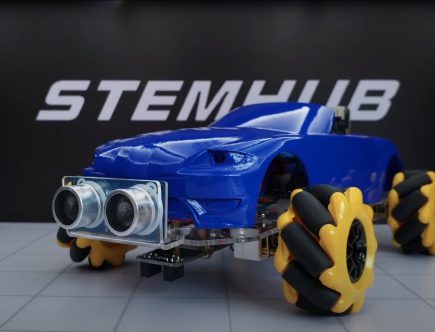 Do Your Kids Likes Cars? Buy This AI Robot Lego Compatible Toy