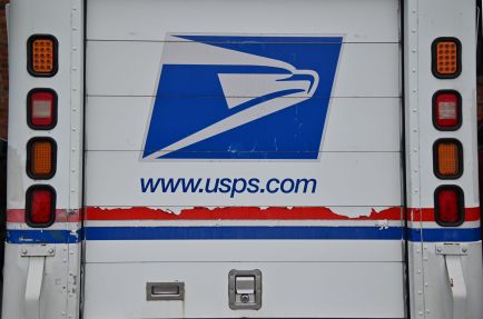 The Terrible Fuel Economy of New Postal Service Trucks Is Almost Illegal