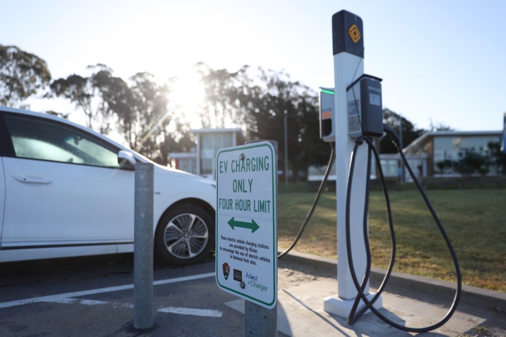 Comparing charging times of electric SUVs and electric cars - How long will an EV battery last?