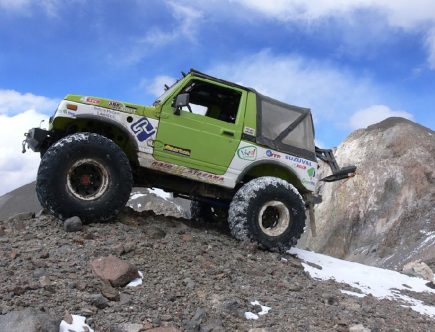 This 1986 Suzuki Samurai Stole An Off-Road Record From a New Jeep Wrangler