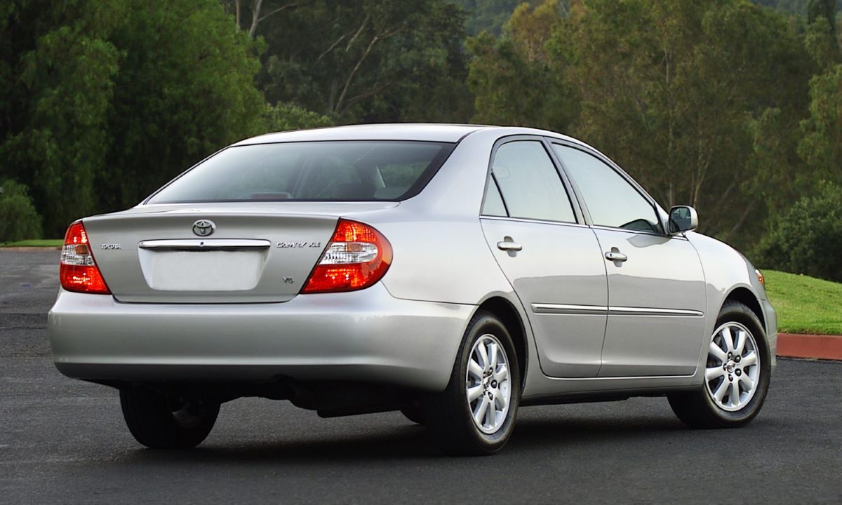 Rear view of a 2006 Toyota Camry, an unreliable sedan overall
