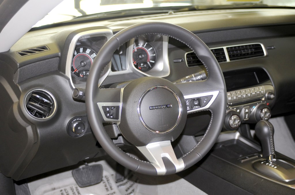 The gray dashboard of a 5th-gen 2010 Chevrolet Camaro with an automatic transmission